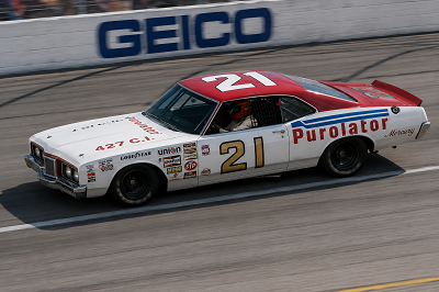 David Pearson racing the Wood Brothers No. 21